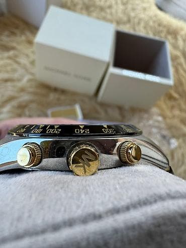 zenske original guess: Original unisex sat Michael Kors. Koriscen par puta. Kao nov. Kutija na lalafo.rs — 4 zenske original guess: Original unisex sat Michael Kors. Koriscen par puta. Kao nov. Kutija — 4