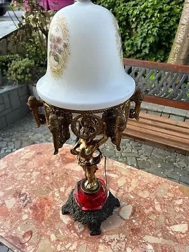 Stilska stona lampa - Anđeli, mesing Stilska stona lampa Ukrašena na lalafo.rs — 4 Stilska stona lampa - Anđeli, mesing Stilska stona lampa Ukrašena — 4
