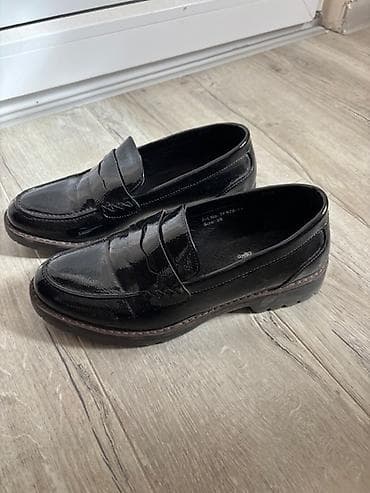 Crne ženske mokasine – lakovana koža, klasičan penny dizajn. - na lalafo.rs — 1 Crne ženske mokasine – lakovana koža, klasičan penny dizajn. - — 1