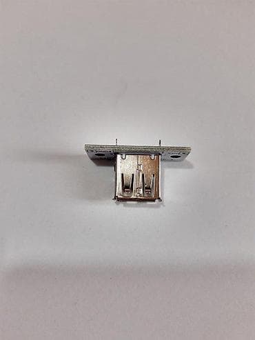 zenske broj: Vertikalni USB A ženski PCB modul za panelsku montažu. Ovaj USB modul at lalafo.rs — 2 zenske broj: Vertikalni USB A ženski PCB modul za panelsku montažu. Ovaj USB modul — 2