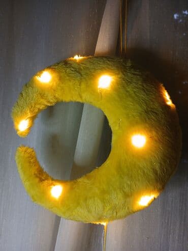 Igračke za krevetac i kolica: Viseći ukras u obliku meseca Sa lampicama koje rade na baterije. Na na lalafo.rs — 3 Igračke za krevetac i kolica: Viseći ukras u obliku meseca Sa lampicama koje rade na baterije. Na — 3