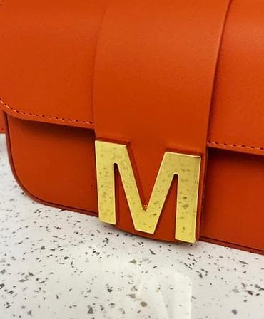 MONA mini torbica preko ramena – narandžasta - Model: kompaktna na lalafo.rs — 2 MONA mini torbica preko ramena – narandžasta - Model: kompaktna — 2