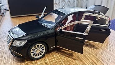 Nov metalni Mercedes E-klasa uradjen u razmeri 1:24. Mogu da mu se na lalafo.rs — 6 Nov metalni Mercedes E-klasa uradjen u razmeri 1:24. Mogu da mu se — 6
