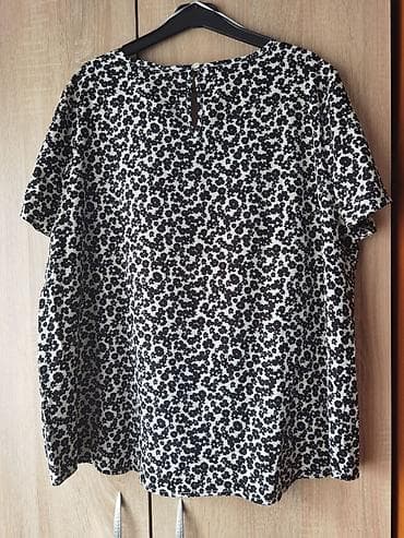 kom sa etiketom: Nova sa etiketom, nikad nošena,sa cvetnim dezenom Bluza kratkih at lalafo.rs — 3 kom sa etiketom: Nova sa etiketom, nikad nošena,sa cvetnim dezenom Bluza kratkih — 3