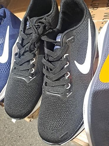 Trainers: Akcija 41 do 46
Cena 2900 din 👟 at lalafo.rs — 2 Trainers: Akcija 41 do 46
Cena 2900 din 👟 — 2