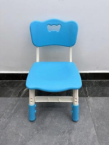 Dečja plastična stolica – plavo/bela - Ergonomiski oblikovano sedište na lalafo.rs Dečja plastična stolica – plavo/bela - Ergonomiski oblikovano sedište