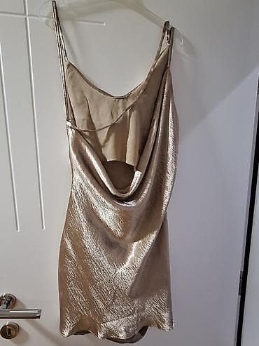 Satenasta mini haljina sa tankim bretelama u metalik šampanj/bež na lalafo.rs — 4 Satenasta mini haljina sa tankim bretelama u metalik šampanj/bež — 4