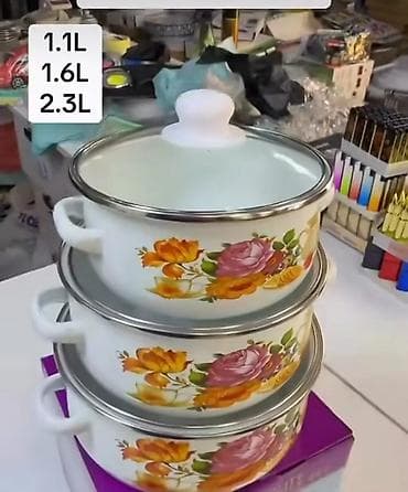 Set emajliranih šerpi sa poklopcima – 3 komada - Zapremine: 1.1 L na lalafo.rs Set emajliranih šerpi sa poklopcima – 3 komada - Zapremine: 1.1 L