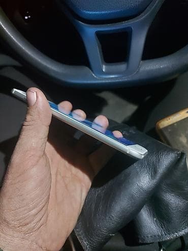 Samsung Galaxy C5 (2017) – bele boje - Ekran 5.2" Super AMOLED, Full na lalafo.rs — 7 Samsung Galaxy C5 (2017) – bele boje - Ekran 5.2" Super AMOLED, Full — 7