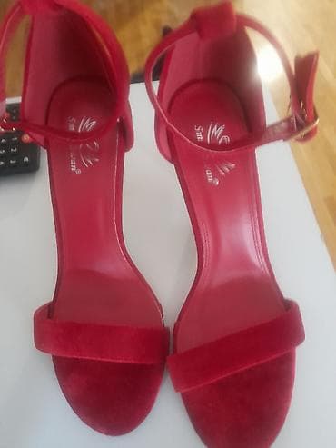 Prodaja i slanje samo dosubote Crvene ženske sandale na štiklu – Small na lalafo.rs — 1 Prodaja i slanje samo dosubote Crvene ženske sandale na štiklu – Small — 1