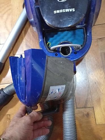 Irons: Samsung usisivač bez kese – Air Track ciklonska tehnologija - Tip at lalafo.rs — 2 Irons: Samsung usisivač bez kese – Air Track ciklonska tehnologija - Tip — 2