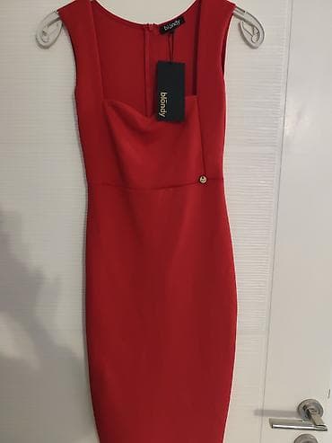 S (EU 36), bоја - Crvena, Večernji, maturski, Top (bez rukava) na lalafo.rs S (EU 36), bоја - Crvena, Večernji, maturski, Top (bez rukava)