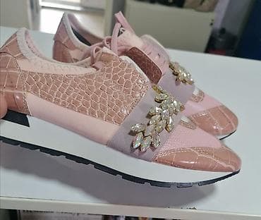 Super patike br 38
Novo na lalafo.rs — 7 Super patike br 38
Novo — 7