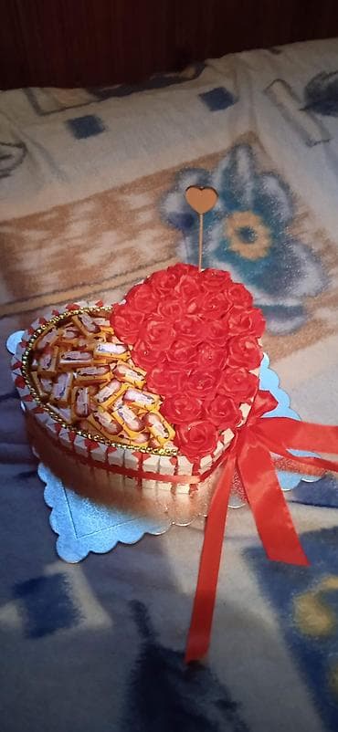 Poklon korpa “Srce” sa slatkišima - Rukotvorina u obliku srca na na lalafo.rs — 3 Poklon korpa “Srce” sa slatkišima - Rukotvorina u obliku srca na — 3