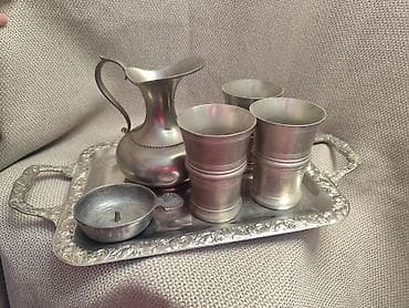 Prodajem vintage kalajni set posuđa za napitke: 3 kalajne čaše, 1 na lalafo.rs Prodajem vintage kalajni set posuđa za napitke: 3 kalajne čaše, 1