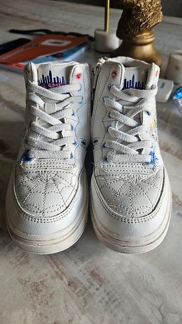 Dečje patike „Miles Morales“ – bele visoke tene sa motivima na lalafo.rs — 2 Dečje patike „Miles Morales“ – bele visoke tene sa motivima — 2