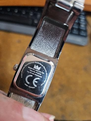 Pocket watches: Metalni ženski ručni sat – narukvica, kvadratno kućište Sat je potpuno at lalafo.rs — 5 Pocket watches: Metalni ženski ručni sat – narukvica, kvadratno kućište Sat je potpuno — 5