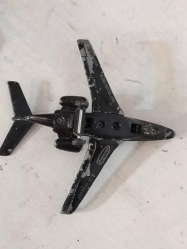 Mattel Black business jet Bez ostecenja,tragovi koriscenja 4 x 4 cm na lalafo.rs Mattel Black business jet Bez ostecenja,tragovi koriscenja 4 x 4 cm