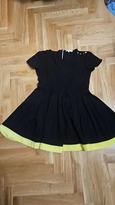 Crna mini haljina sa žutim detaljima - Model: kratki rukavi, okrugli na lalafo.rs Crna mini haljina sa žutim detaljima - Model: kratki rukavi, okrugli