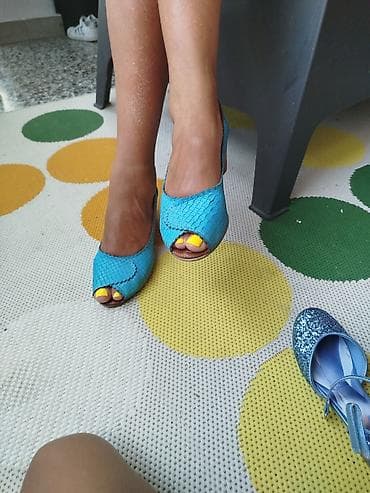 Kozne salonke sa otvorenim prstima, broj 40
U odlicnom stanju na lalafo.rs — 3 Kozne salonke sa otvorenim prstima, broj 40
U odlicnom stanju — 3