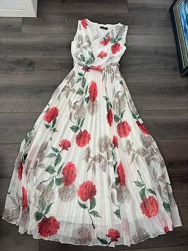 pantalone butiku ali: Prelepa haljina. Dimenzije: ramena 39 cm, pazuh 55 cm; u struku lastiš na lalafo.rs — 2 pantalone butiku ali: Prelepa haljina. Dimenzije: ramena 39 cm, pazuh 55 cm; u struku lastiš — 2