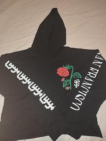 Dva komada dukseva/duks majica sa printom: 1) Crna dukserica s na lalafo.rs — 2 Dva komada dukseva/duks majica sa printom: 1) Crna dukserica s — 2