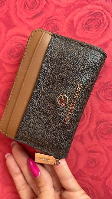 Novčanik orginal Michael Kors nošen par puta na lalafo.rs — 1 Novčanik orginal Michael Kors nošen par puta — 1