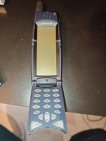 Nepoznato stanje - Model: Ericsson R3 - Dizajn: “flip” poklopac sa na lalafo.rs — 2 Nepoznato stanje - Model: Ericsson R3 - Dizajn: “flip” poklopac sa — 2