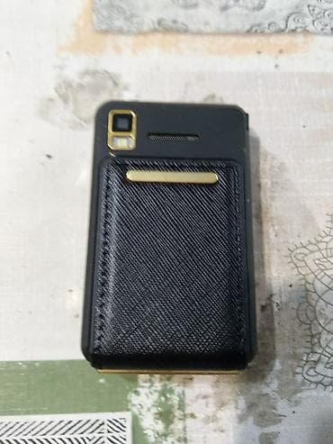 Samsung preklopni telefon (brendiran kao Anycall na prednjoj strani) na lalafo.rs Samsung preklopni telefon (brendiran kao Anycall na prednjoj strani)