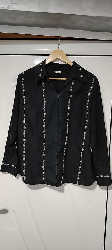 Crna ženska košulja sa vezom - Klasičan kroj sa kragnom i dugmadima na lalafo.rs Crna ženska košulja sa vezom - Klasičan kroj sa kragnom i dugmadima