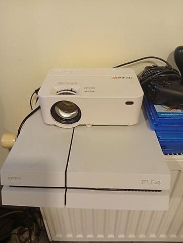 PlayStation 4 (bela verzija) sa dodatnom opremom i igrama i projektor na lalafo.rs — 2 PlayStation 4 (bela verzija) sa dodatnom opremom i igrama i projektor — 2