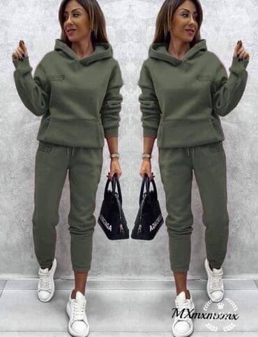 Ženski komplet trenerke – dukserica s kapuljačom i donji deo - Model na lalafo.rs Ženski komplet trenerke – dukserica s kapuljačom i donji deo - Model