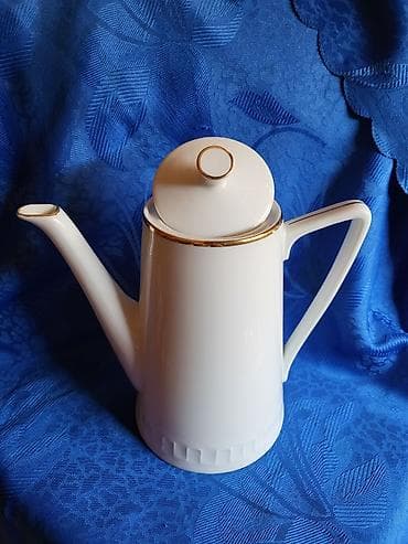 Home & Garden: Bokal nov 70te Poljska wawel porcelan. Visina. 21cm at lalafo.rs — 1 Home & Garden: Bokal nov 70te Poljska wawel porcelan. Visina. 21cm — 1