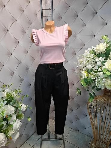 Ženska letnja majica bez rukava sa volančićima i pantalone - Model na lalafo.rs Ženska letnja majica bez rukava sa volančićima i pantalone - Model