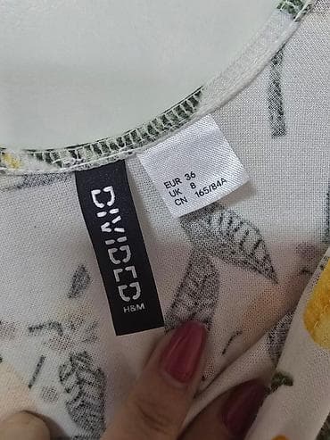 Haljina H&M Divided, veličina EUR 36 (UK 8, CN 165/84A). - Model na lalafo.rs — 2 Haljina H&M Divided, veličina EUR 36 (UK 8, CN 165/84A). - Model — 2