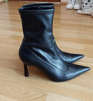 Stradivarius cizme
Odlicno stanje
Broj je 40 - 26cm unutrasnje gaziste na lalafo.rs Stradivarius cizme
Odlicno stanje
Broj je 40 - 26cm unutrasnje gaziste