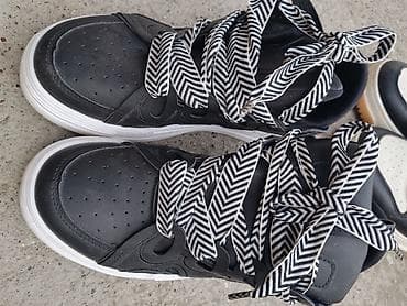 Crne visokim modelom patike sa belim đonom i upečatljivim crno-belim na lalafo.rs — 2 Crne visokim modelom patike sa belim đonom i upečatljivim crno-belim — 2