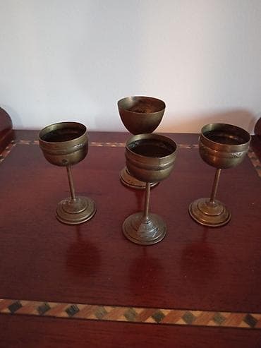Set od 4 male čašice od mesinga na stalku - Materijal: masivni mesing na lalafo.rs — 2 Set od 4 male čašice od mesinga na stalku - Materijal: masivni mesing — 2