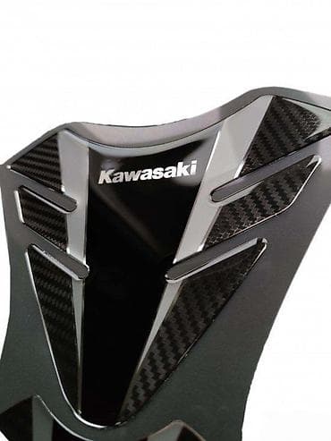 Transport: Kawasaki Hrom Carbon - Tank pad - 1590 📌 Opis: Samolepljivi protektor at lalafo.rs — 4 Transport: Kawasaki Hrom Carbon - Tank pad - 1590 📌 Opis: Samolepljivi protektor — 4