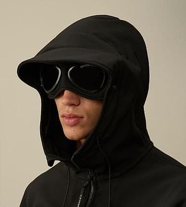 Muška softshell jakna sa ugrađenim naočarima u kapuljači (C.P. Company na lalafo.rs — 1 Muška softshell jakna sa ugrađenim naočarima u kapuljači (C.P. Company — 1