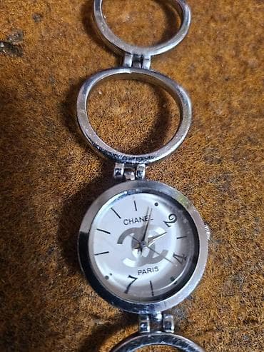 Ženski analogni ručni sat sa logom Chanel Paris. Sat je potpuno na lalafo.rs — 1 Ženski analogni ručni sat sa logom Chanel Paris. Sat je potpuno — 1