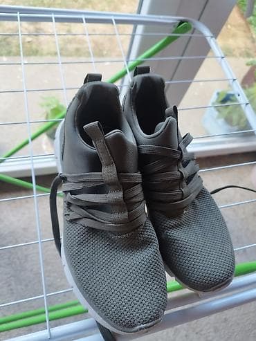 Patike za devojčice dobro očuvane broj 38 39.
500 dinara jedan par na lalafo.rs — 4 Patike za devojčice dobro očuvane broj 38 39.
500 dinara jedan par — 4