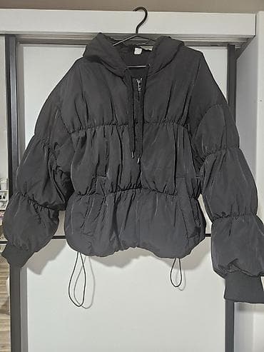Crna ženska jakna sa kapuljačom, puf kroja, veličina XL. - Kratak na lalafo.rs — 1 Crna ženska jakna sa kapuljačom, puf kroja, veličina XL. - Kratak — 1