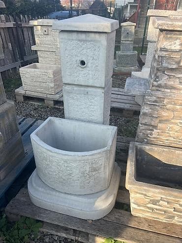 Dekorativna betonska baštenska česma sa stalkom i kadicom - na lalafo.rs Dekorativna betonska baštenska česma sa stalkom i kadicom -