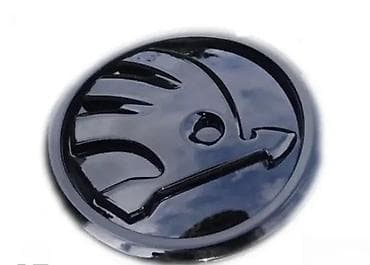 Crni znak/bedž za Škoda – 80 mm - Okrugli emblem u sjajno crnoj boji na lalafo.rs Crni znak/bedž za Škoda – 80 mm - Okrugli emblem u sjajno crnoj boji