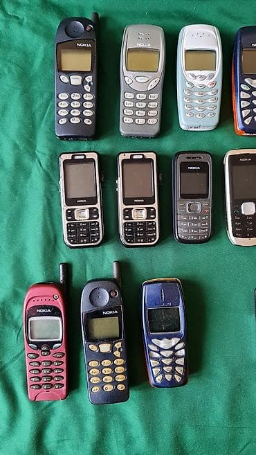 Kolekcija starih mobilnih telefona – mešavina klasičnih modela iz na lalafo.rs — 4 Kolekcija starih mobilnih telefona – mešavina klasičnih modela iz — 4