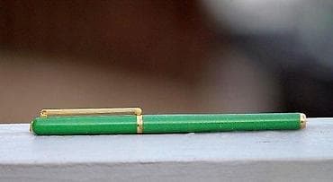 Elysee Green Lacquer & Gold naliv pero, penkalo. Made in West na lalafo.rs — 1 Elysee Green Lacquer & Gold naliv pero, penkalo. Made in West — 1