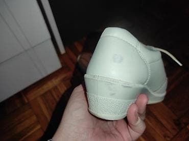 Belo-kožne patike/cipele sa pertlama – uniseks, minimalistički dizajn na lalafo.rs — 8 Belo-kožne patike/cipele sa pertlama – uniseks, minimalistički dizajn — 8