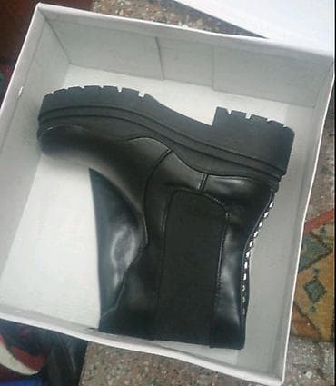 Ženske kožne čizme, crne boje, u kutiji. - Model: gležnjače sa na lalafo.rs — 1 Ženske kožne čizme, crne boje, u kutiji. - Model: gležnjače sa — 1