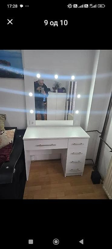 Toaletni sto sa velikim ogledalom i LED sijalicama - Prostran na lalafo.rs — 6 Toaletni sto sa velikim ogledalom i LED sijalicama - Prostran — 6